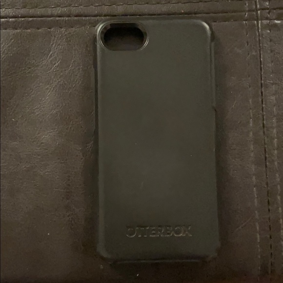 Black Otterbox iPhone case for iPhone 7 or 8 - Picture 2 of 2